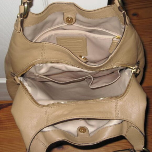 Coach Campbell Saddle Camel Handbag Hobo 3 Compartments F24686 Great Condition - Picture 7 of 15